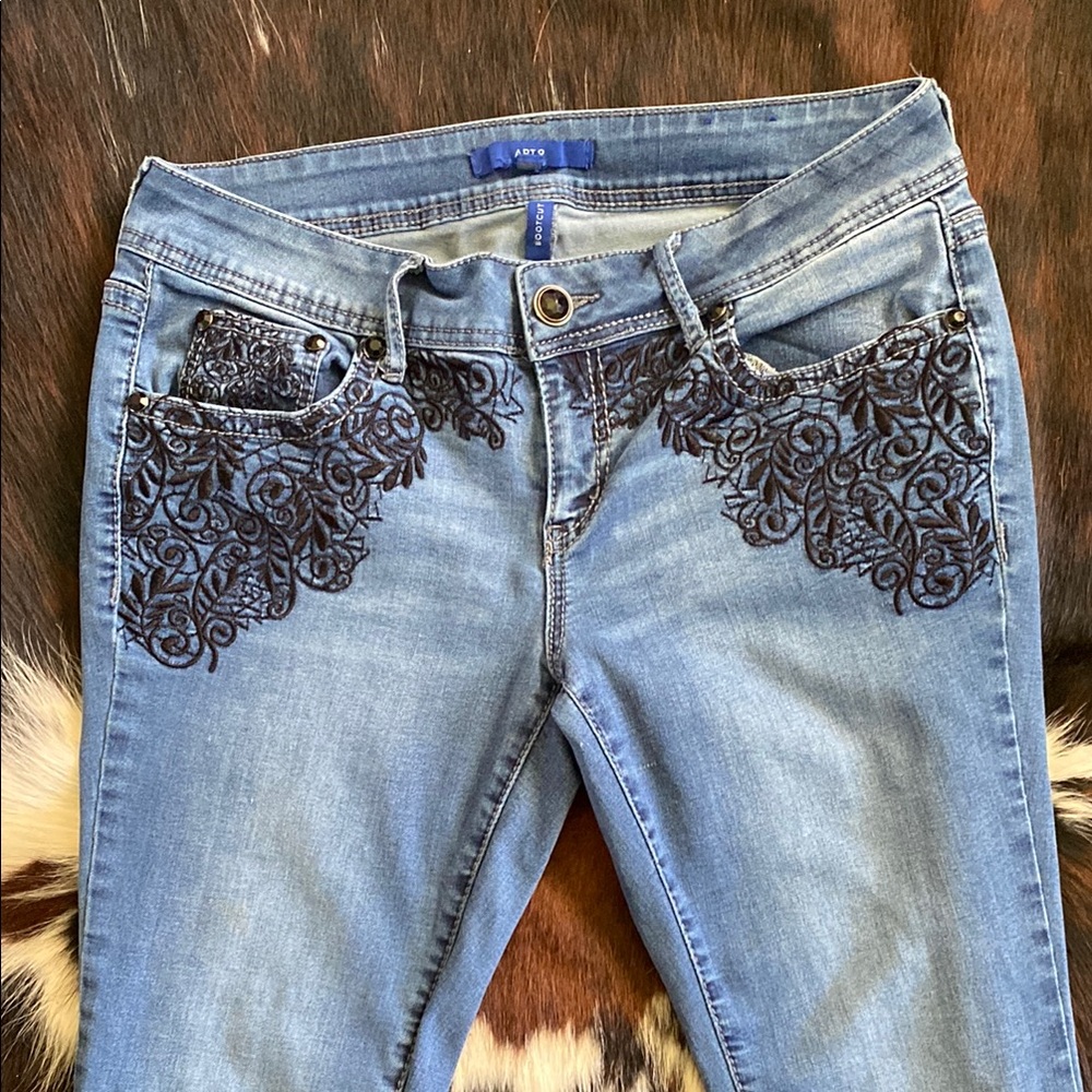 Apt 9 fancy cowgirl jeans 10-31 inseam